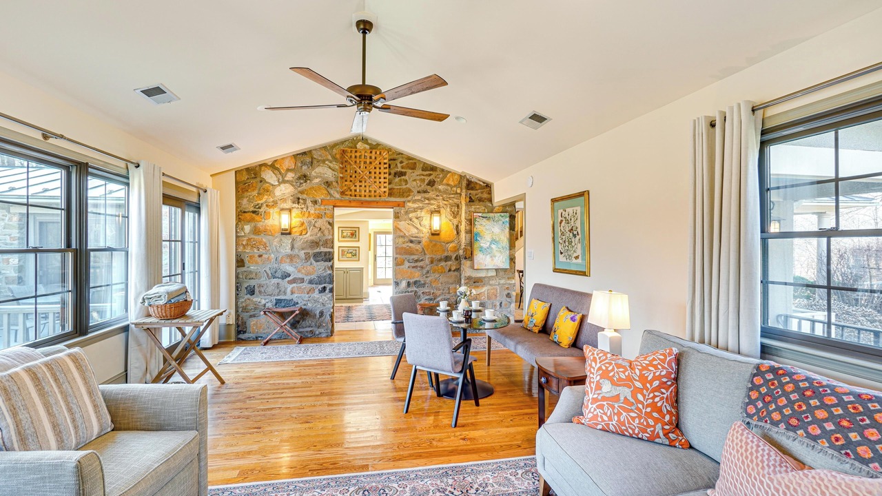 Photo of Livingroom in Aldie