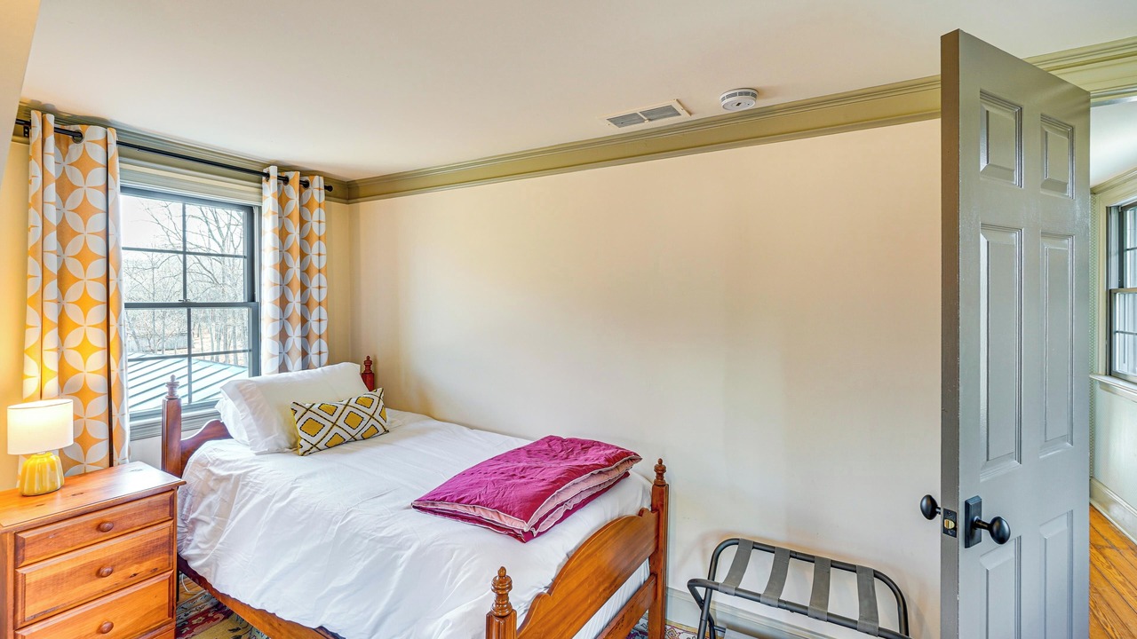 Photo of Bedroom in Aldie