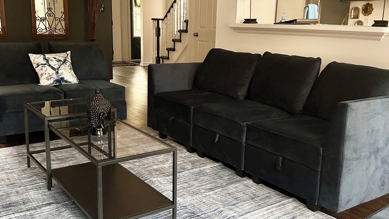 Photo of Livingroom in Ajax