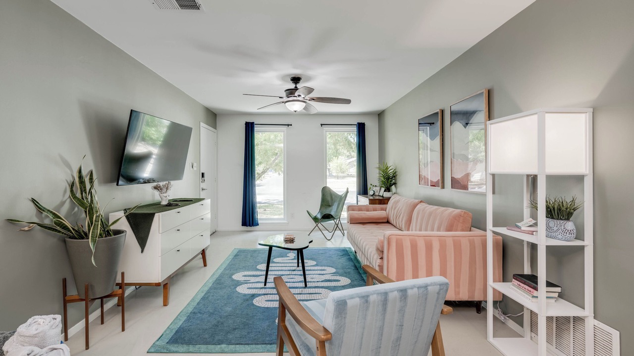 Photo of Livingroom in East Congress