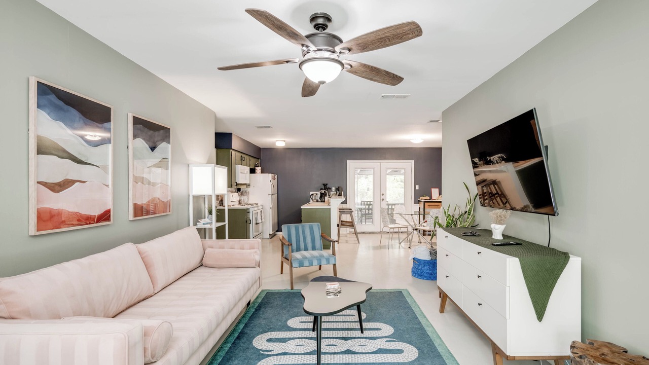 Photo of Livingroom in East Congress
