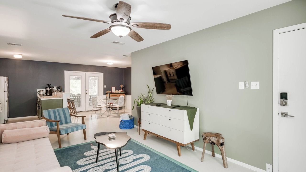 Photo of Livingroom in East Congress
