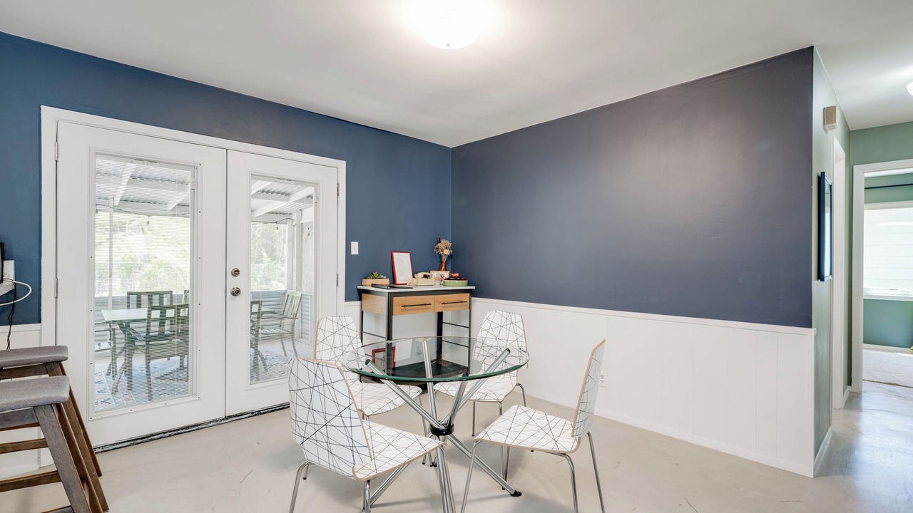 Photo of Livingroom in East Congress