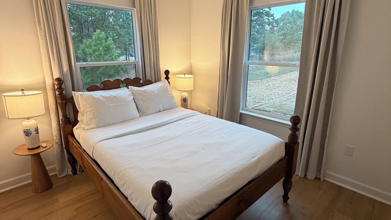 Photo of Bedroom in Holly Lake Ranch