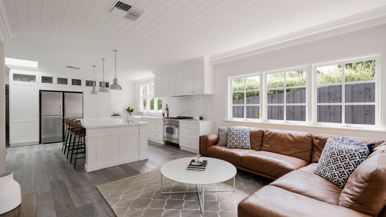 Photo of Others in Kew East