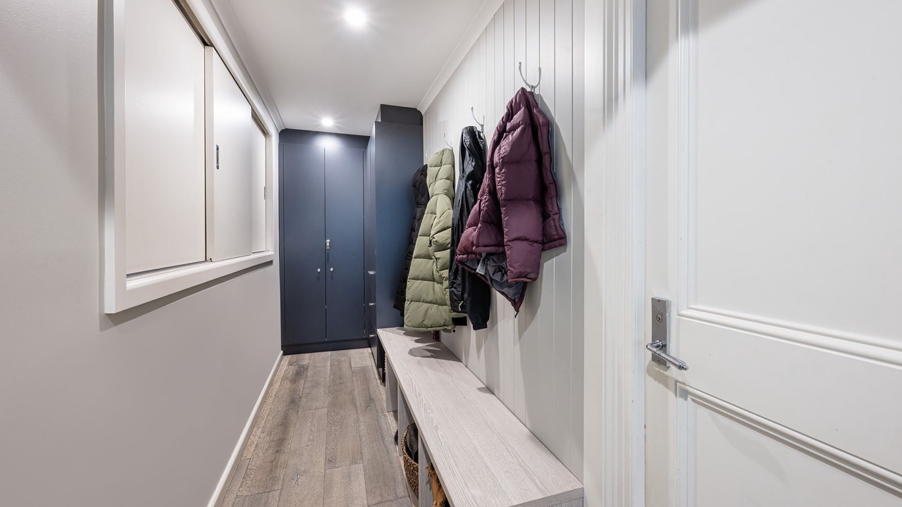 Photo of Others in Kew East