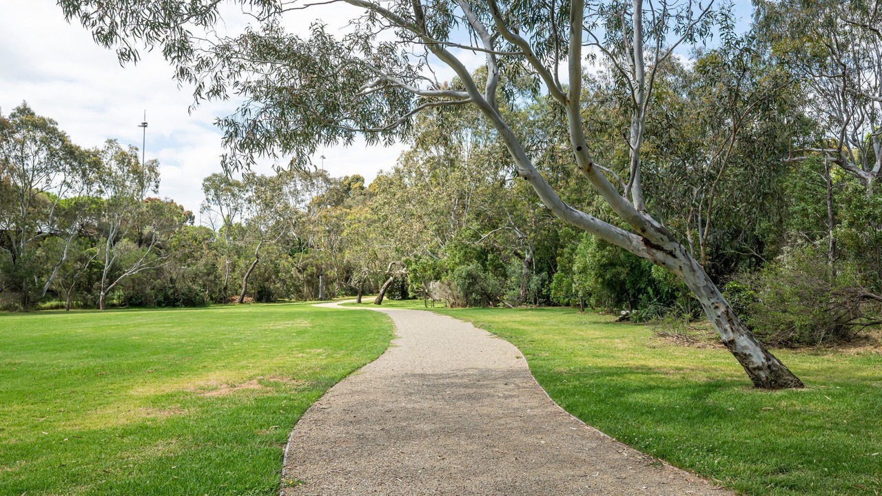 Photo of Others in Kew East