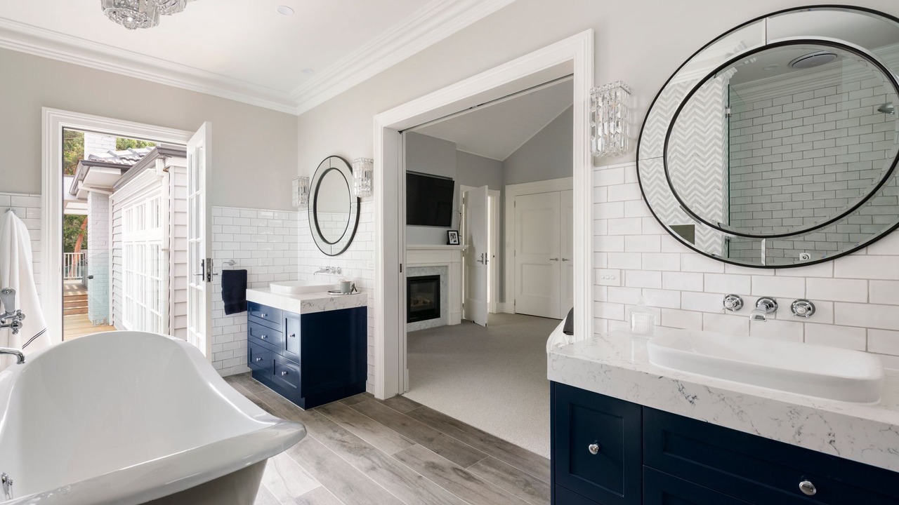 Photo of Others in Kew East