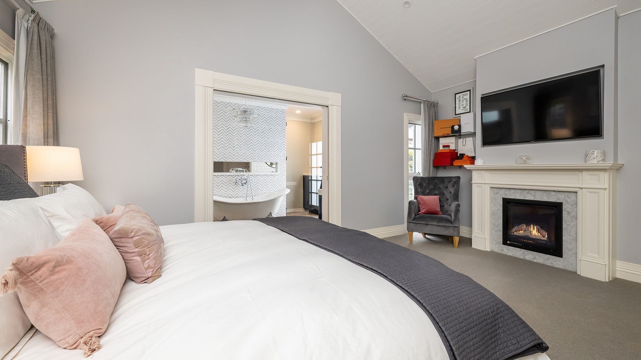 Photo of Others in Kew East