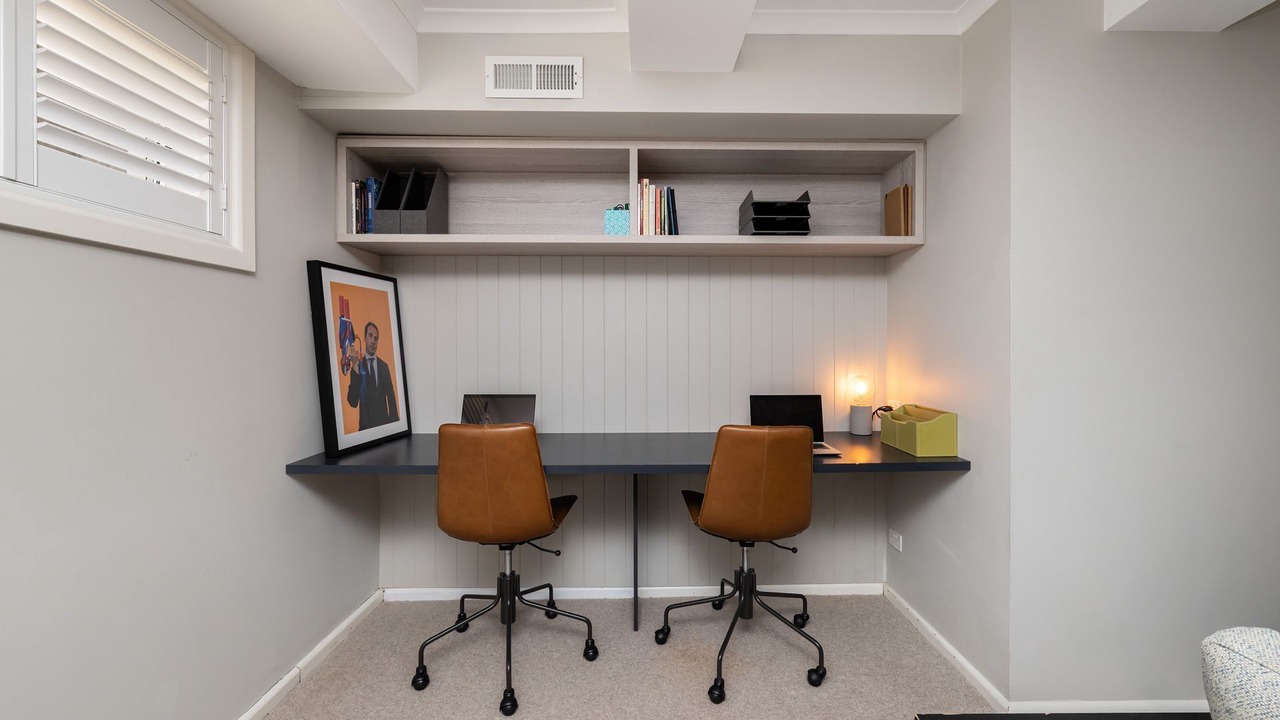 Photo of Others in Kew East