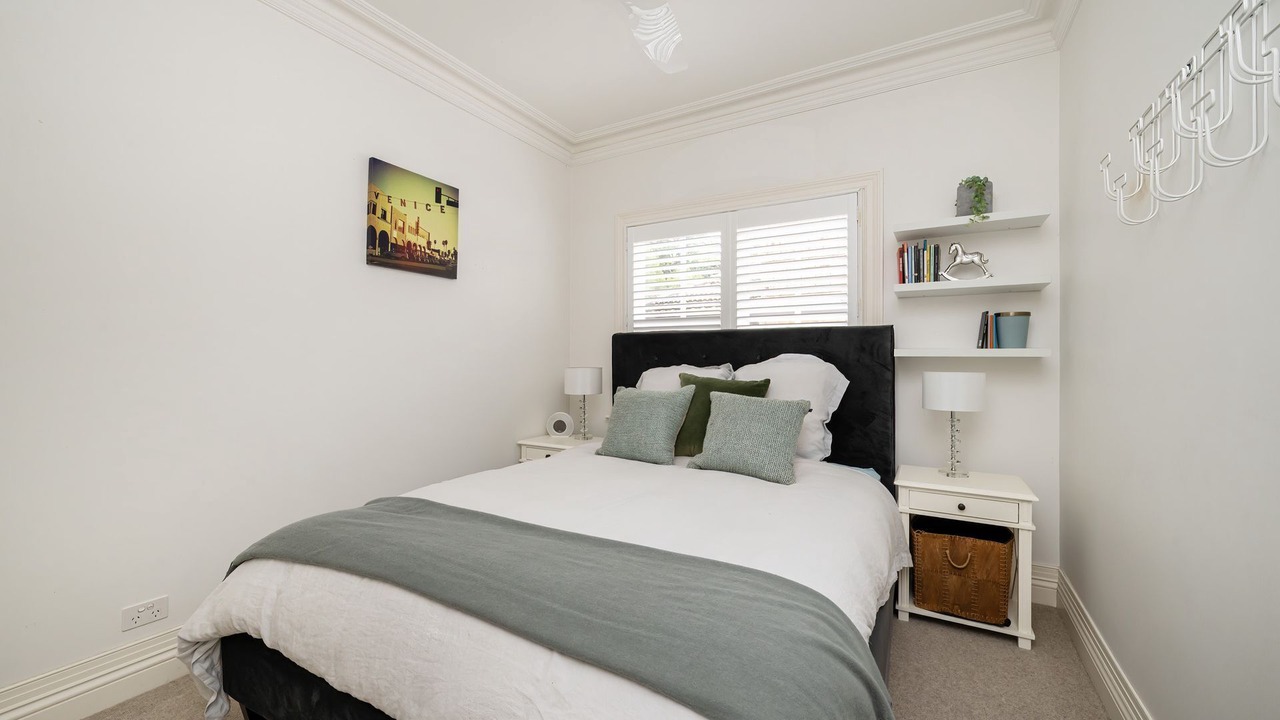 Photo of Others in Kew East