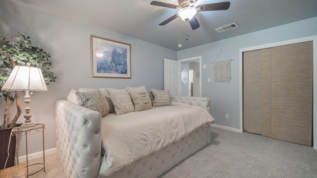 Photo of Bedroom in Kyle