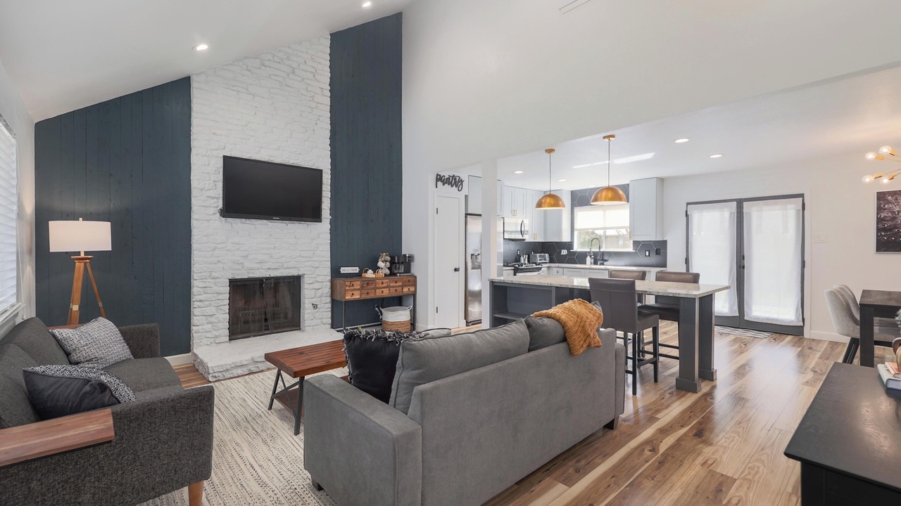 Photo of Livingroom in Anderson Mill