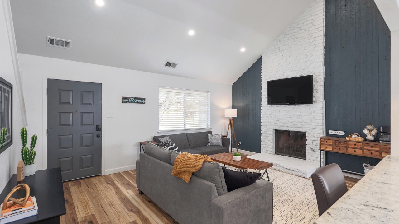 Photo of Livingroom in Anderson Mill