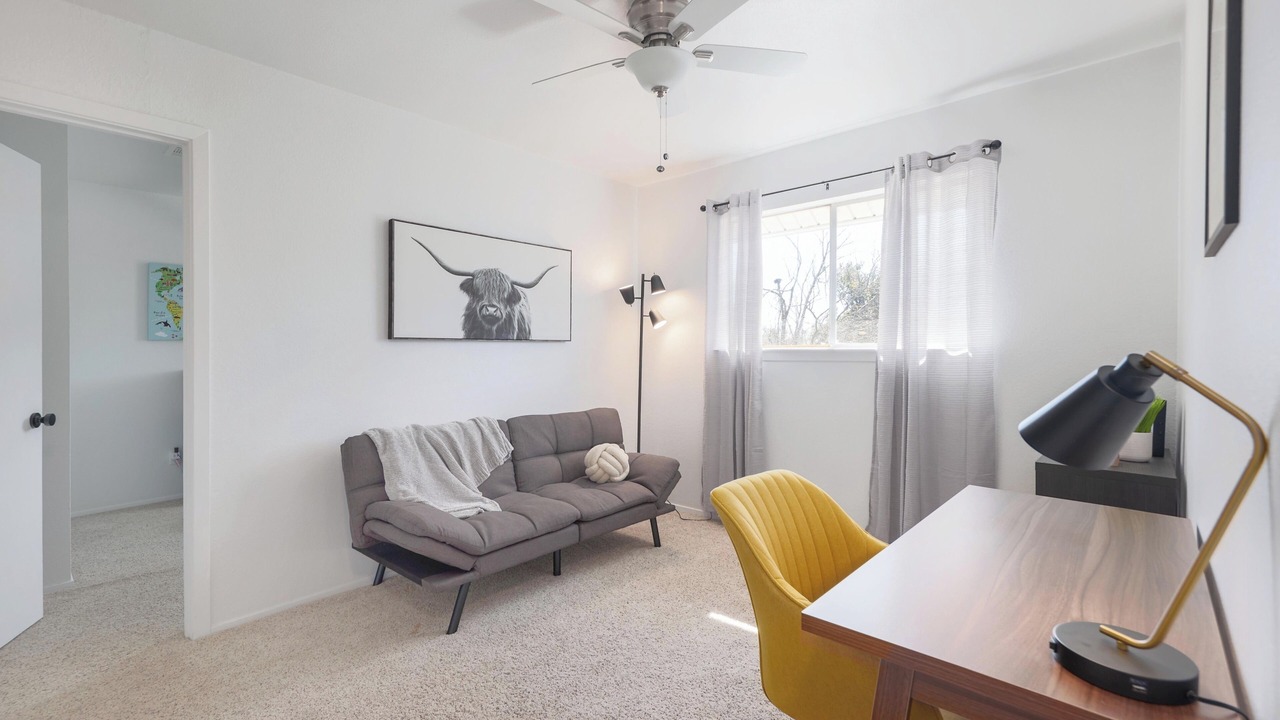 Photo of Livingroom in Anderson Mill
