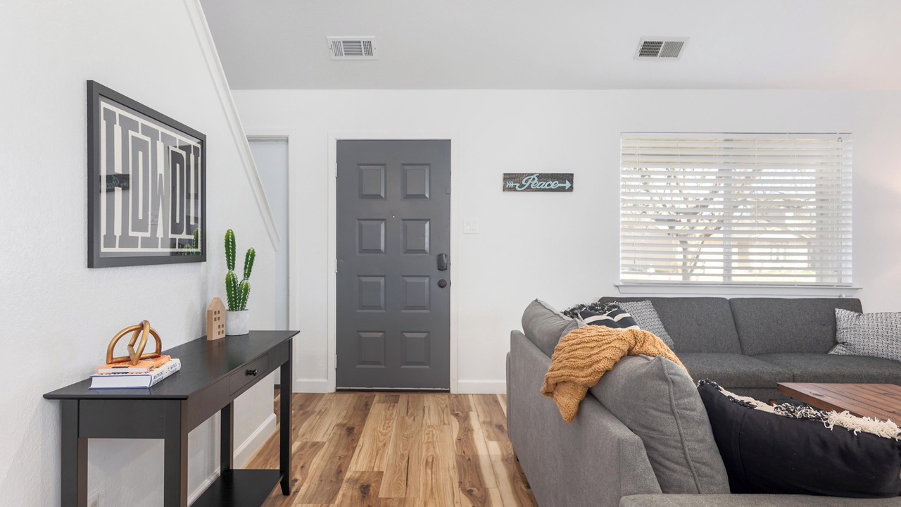 Photo of Livingroom in Anderson Mill