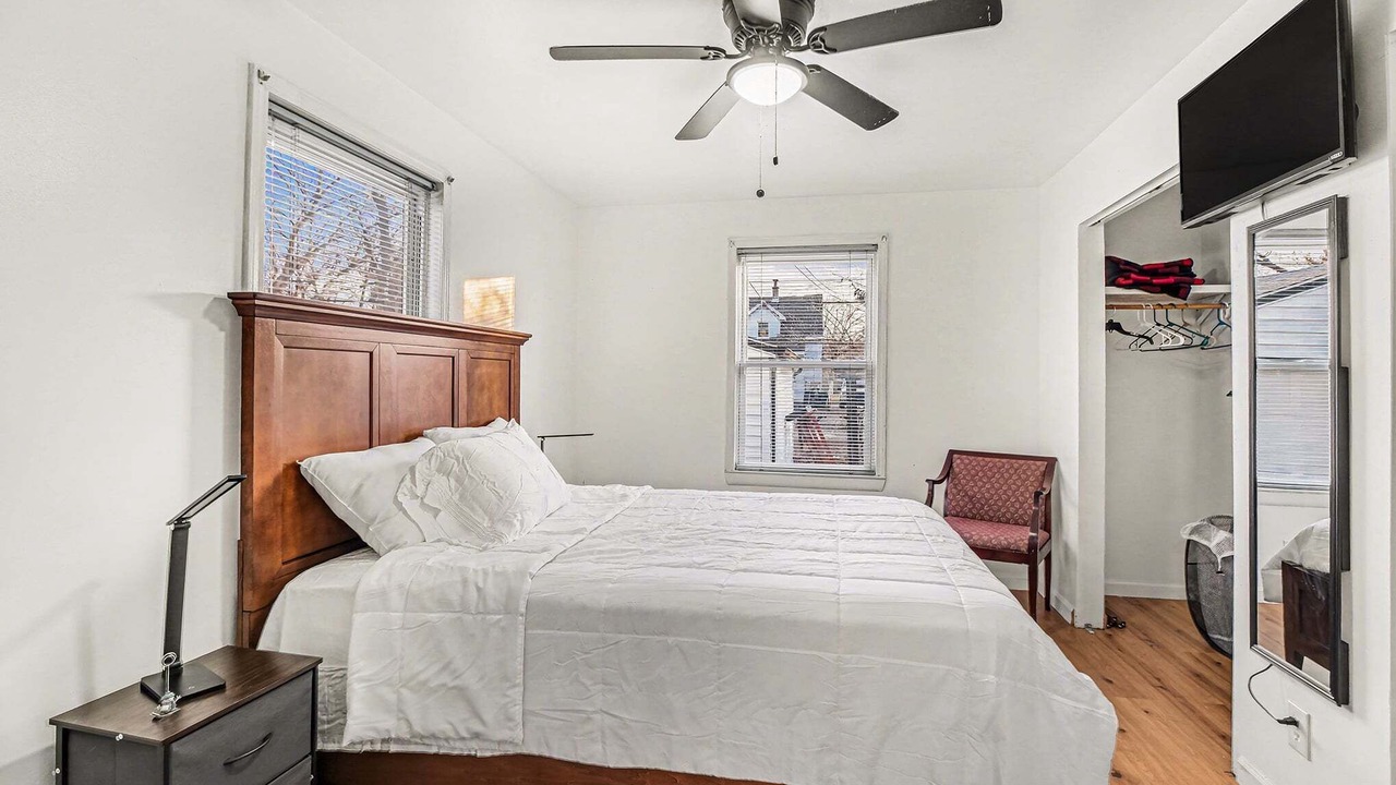 Photo of Bedroom in Hazel Park