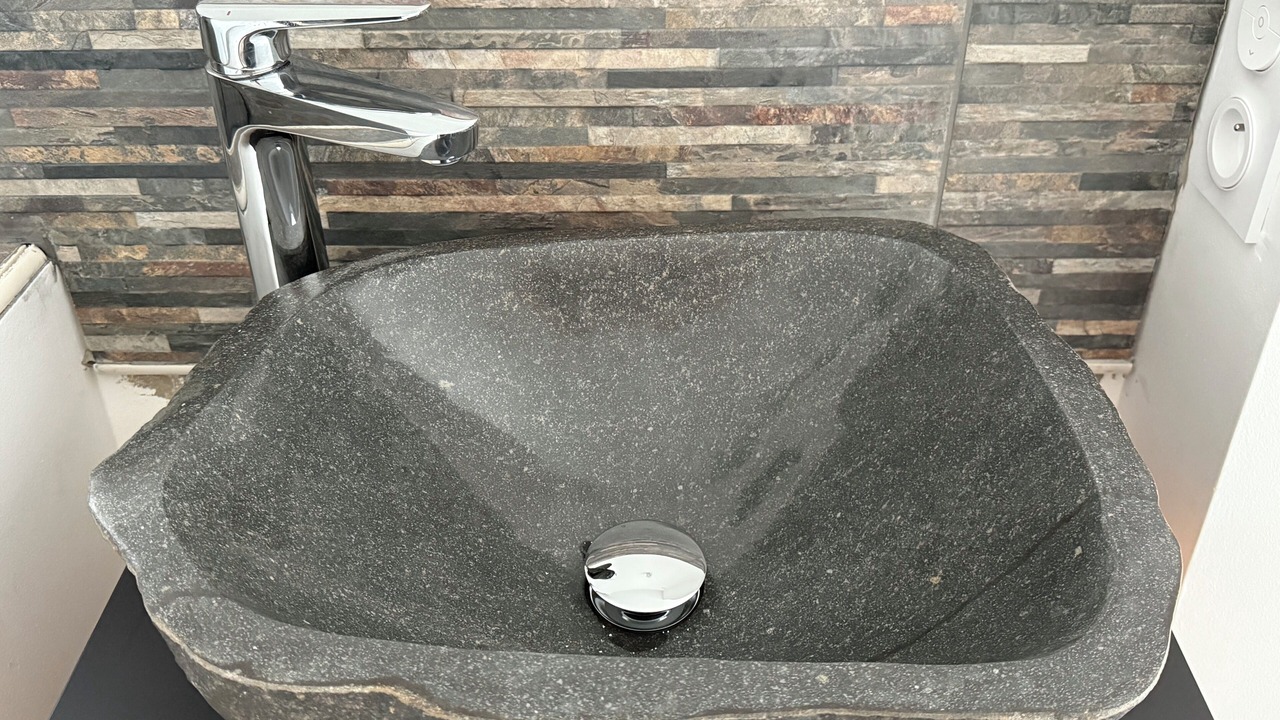 Photo of Bathroom in Dinoze