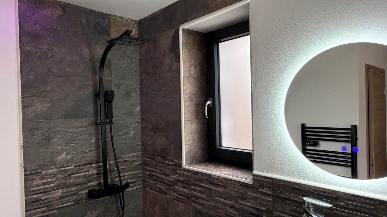 Photo of Bathroom in Dinoze