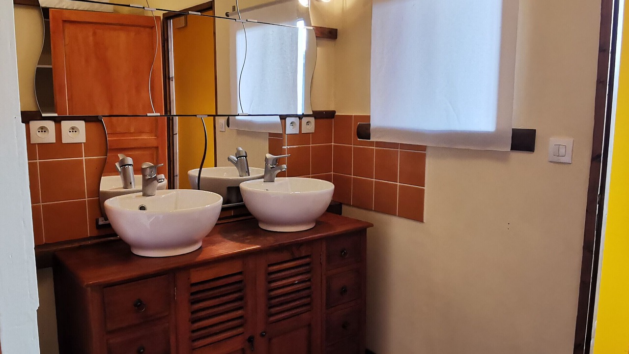 Photo of Bathroom in St Benoist-sur-Mer