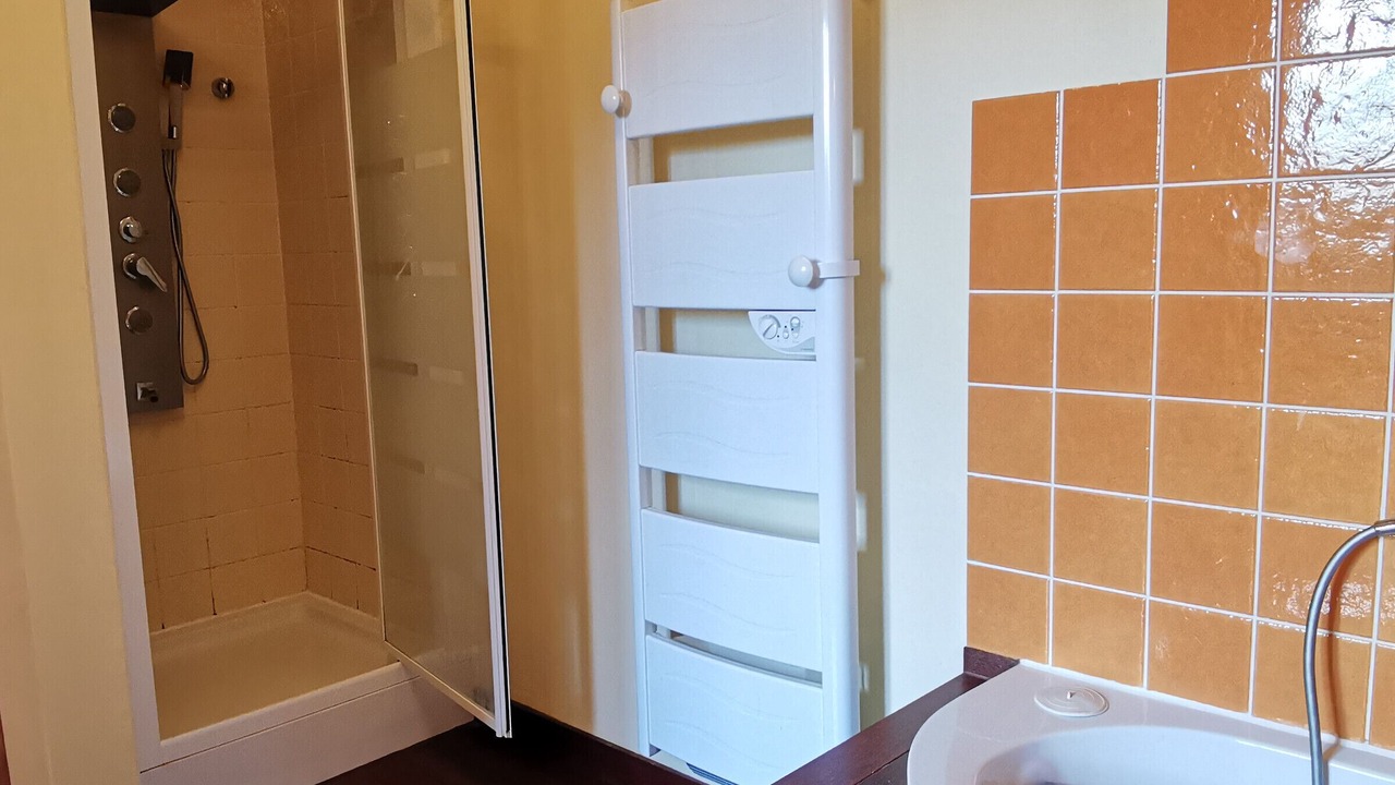 Photo of Bathroom in St Benoist-sur-Mer