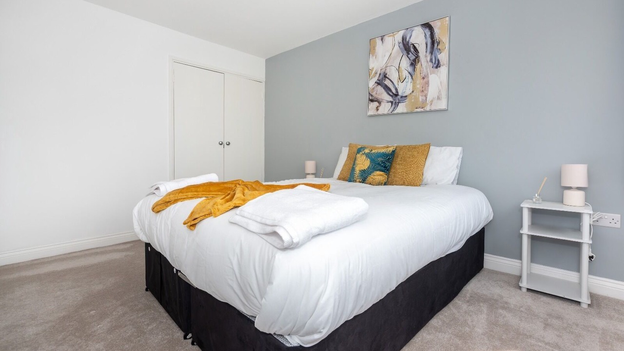 Photo of Bedroom in Farnborough and Crofton