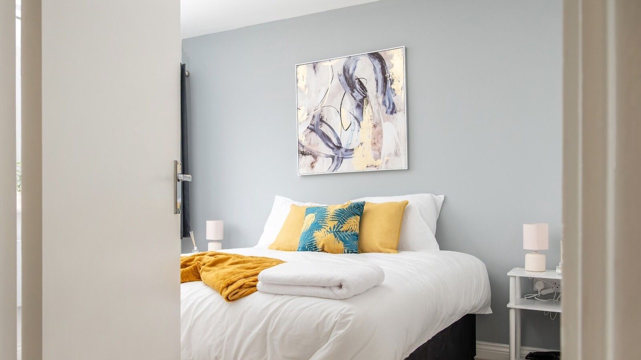 Photo of Bedroom in Farnborough and Crofton