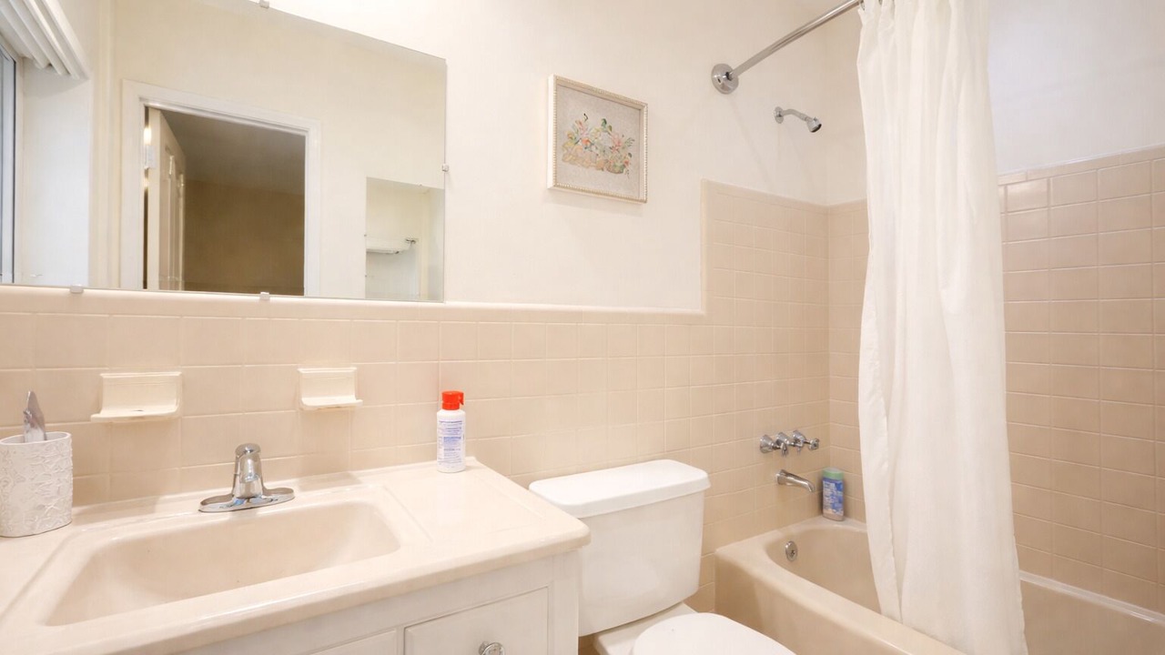 Photo of Bathroom in Dolphin Isles