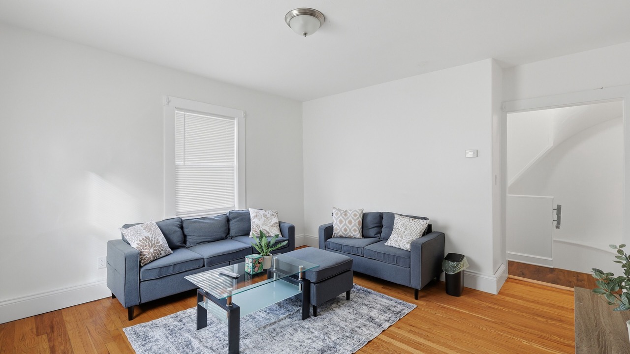Photo of Livingroom in Nonantum