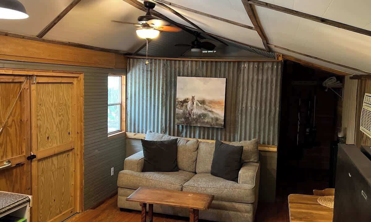 Photo of Livingroom in Cedar Creek