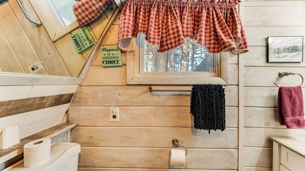 Photo of Bathroom in Center Conway