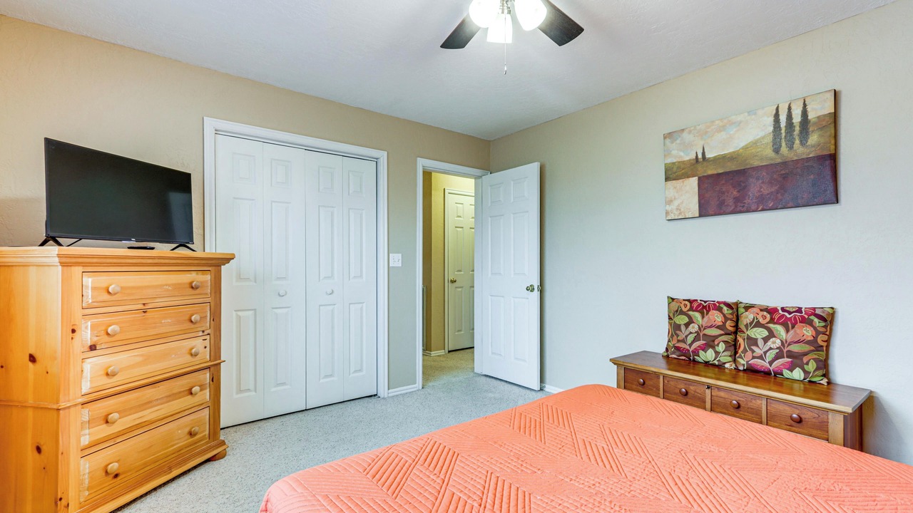 Photo of Bedroom in Grove