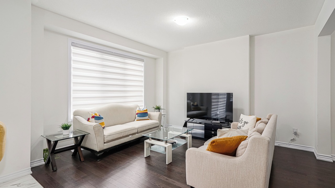 Photo of Livingroom in Wasaga Beach