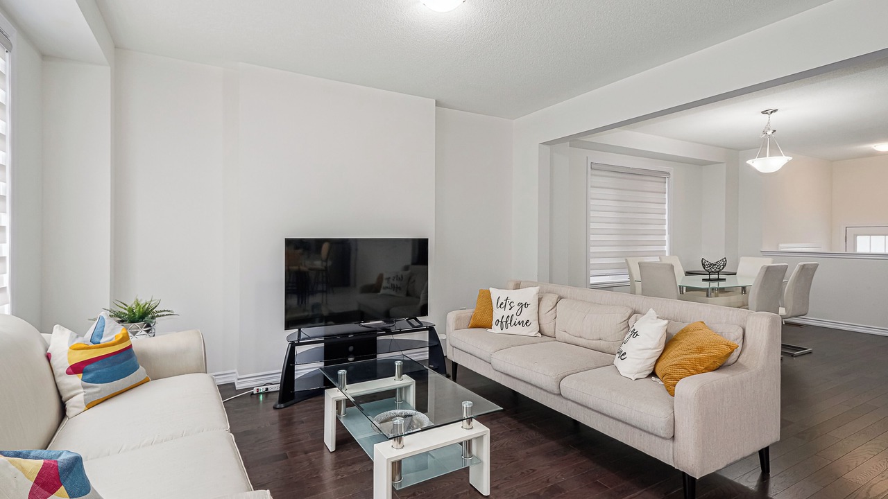 Photo of Livingroom in Wasaga Beach