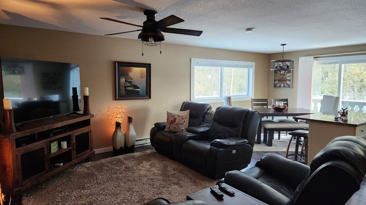 Photo of Bedroom in Side Lake
