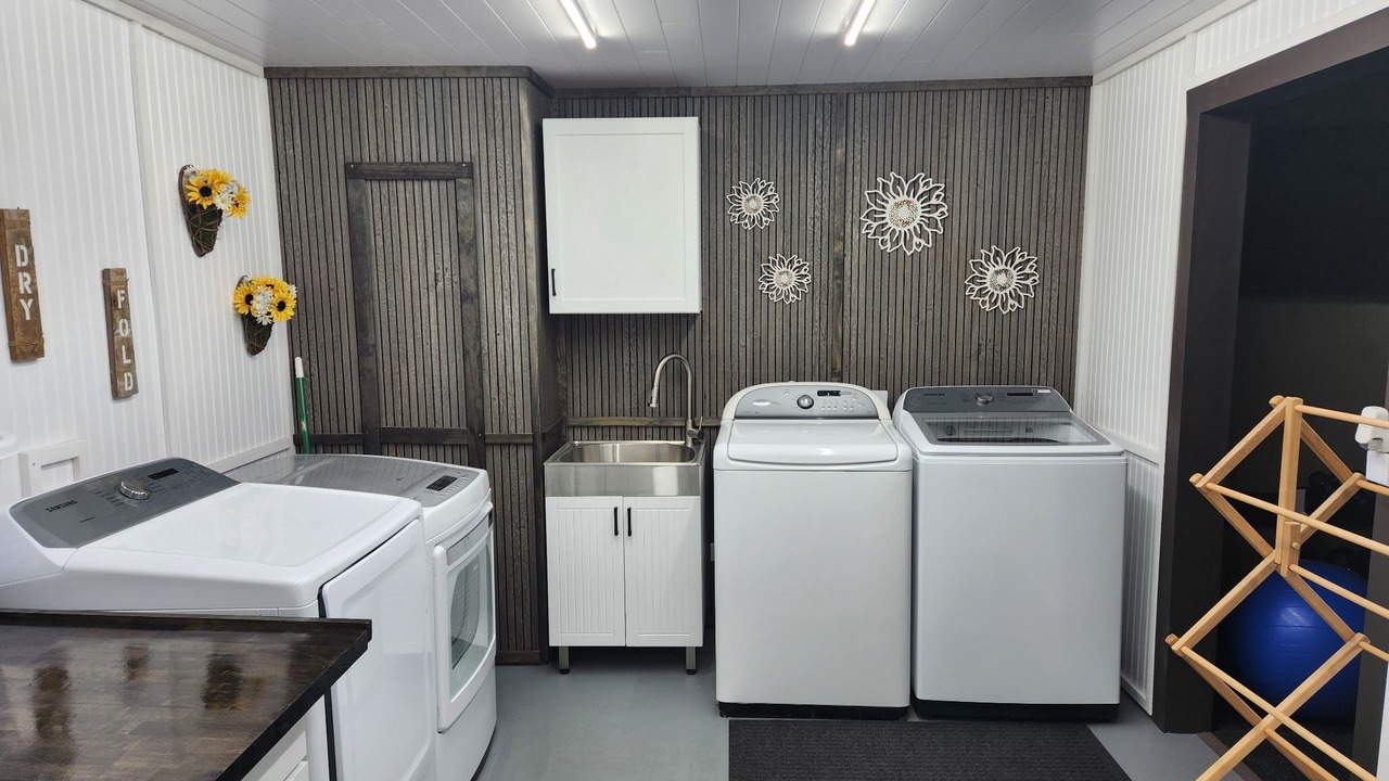 Photo of Bedroom in Side Lake