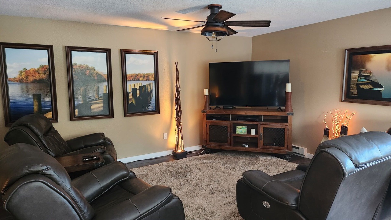 Photo of Bedroom in Side Lake