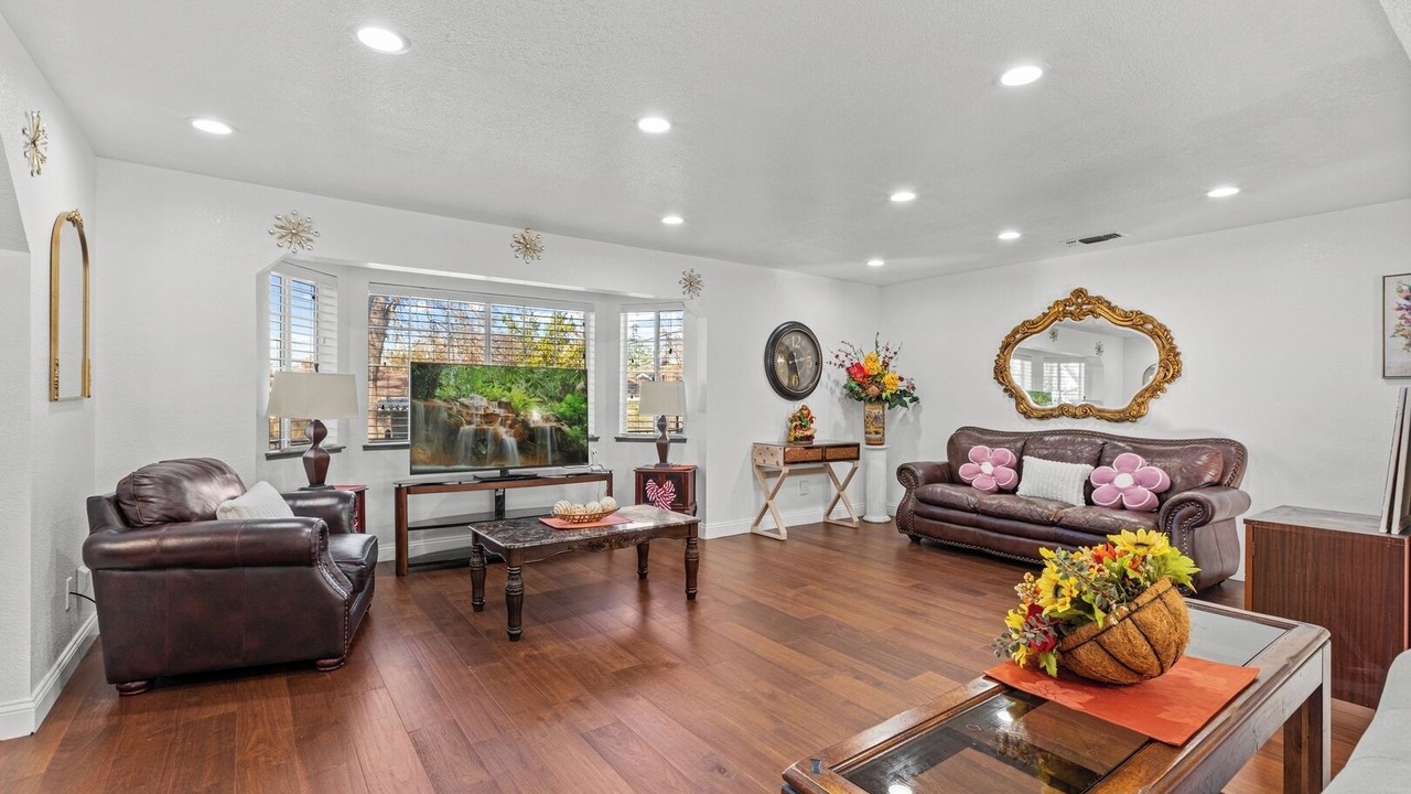 Photo of Livingroom in Arden-Arcade