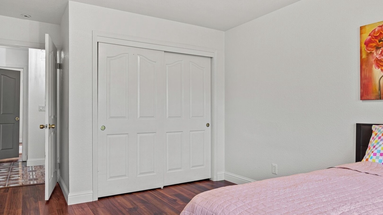 Photo of Bedroom in Arden-Arcade