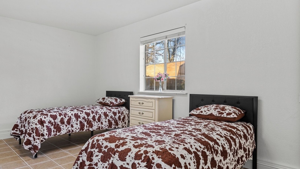 Photo of Bedroom in Arden-Arcade