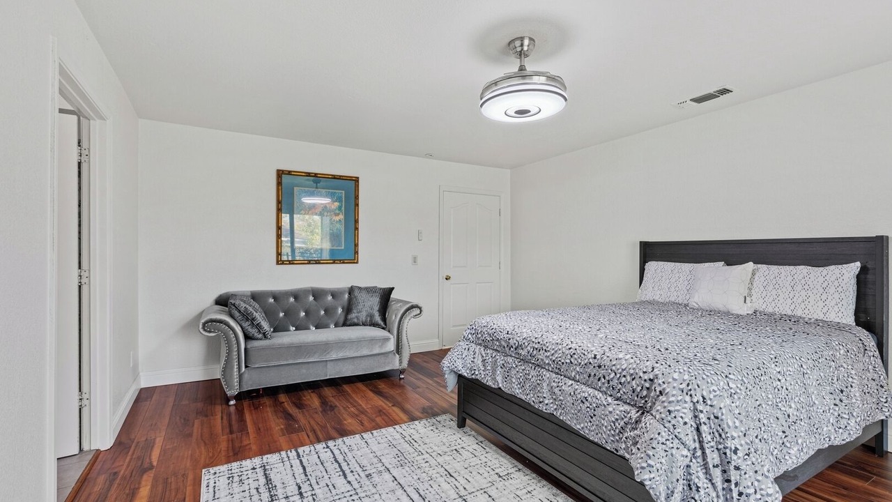 Photo of Bedroom in Arden-Arcade