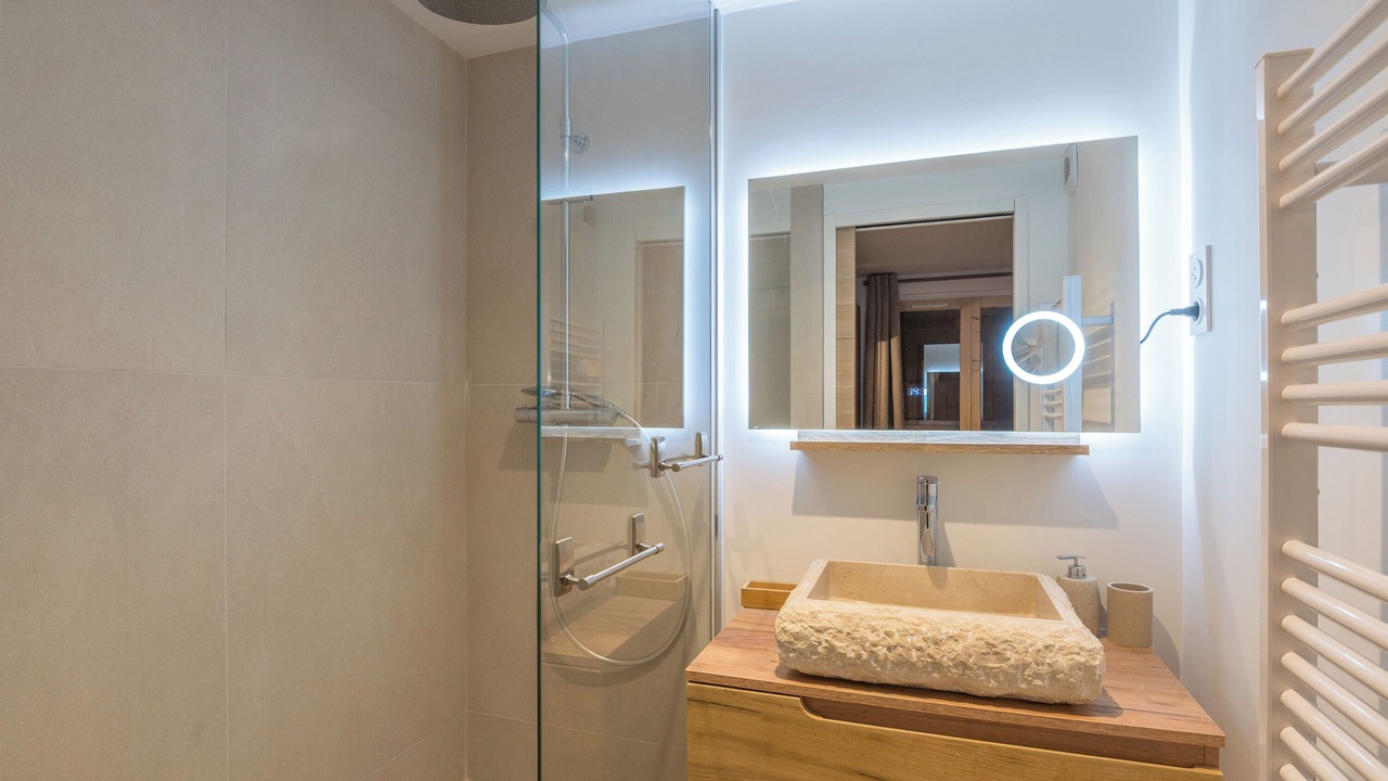 Photo of Bathroom in Demi-Quartier