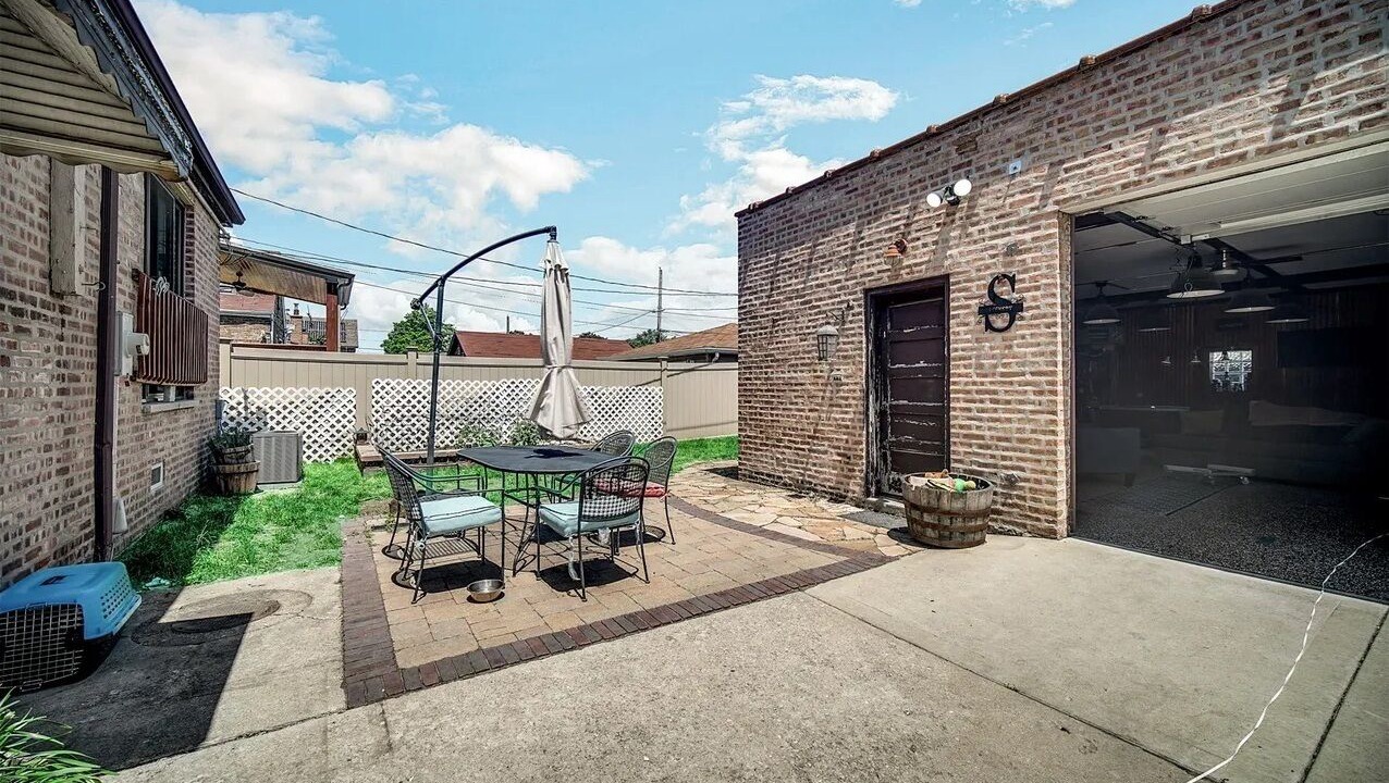 Photo of Outdoor in Garfield Ridge