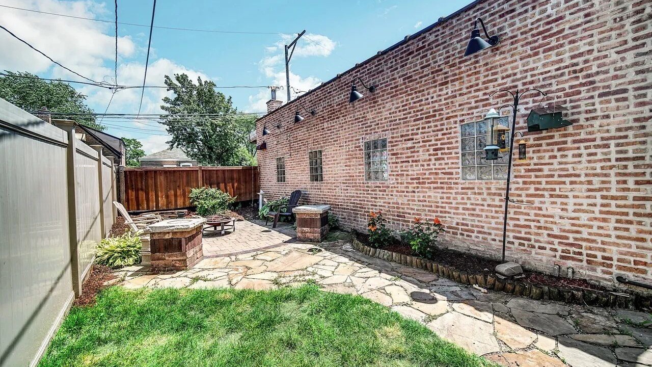 Photo of Outdoor in Garfield Ridge