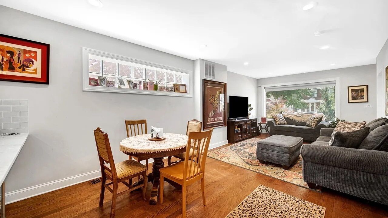 Photo of Livingroom in Garfield Ridge