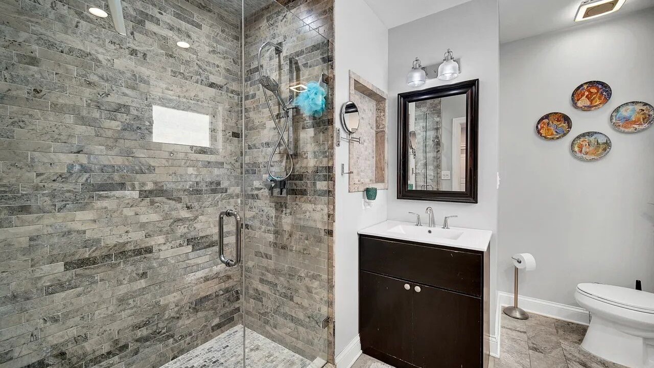 Photo of Bathroom in Garfield Ridge