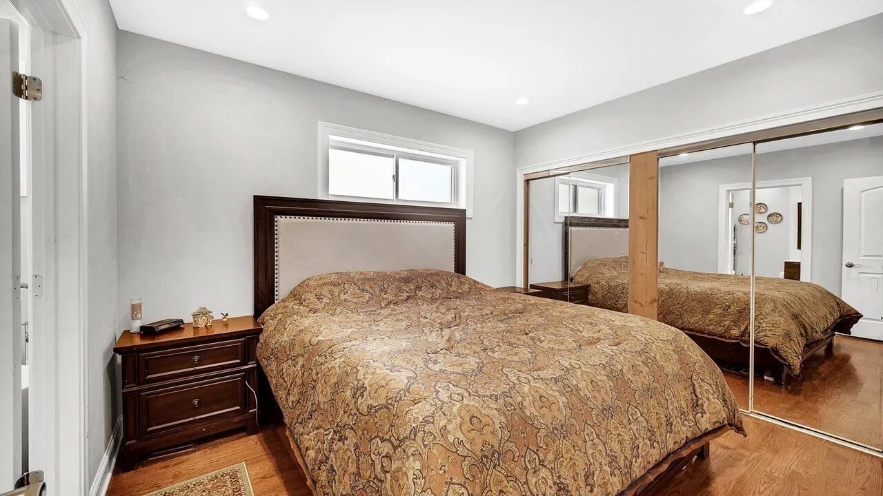 Photo of Bedroom in Garfield Ridge