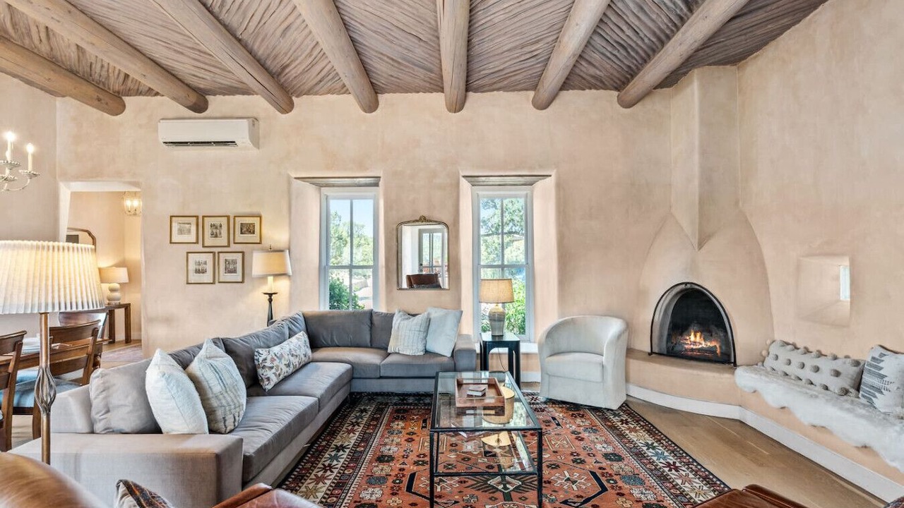 Photo of Livingroom in Tesuque Hills