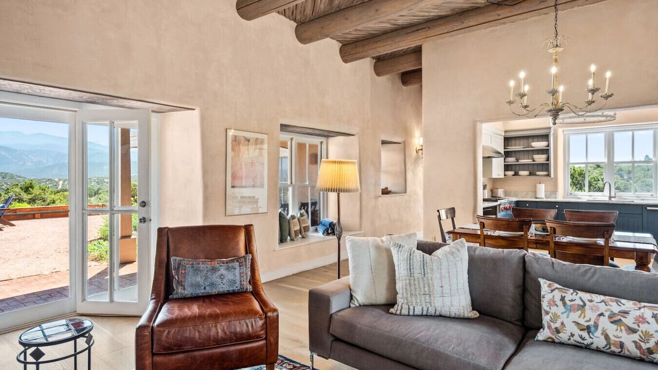 Photo of Livingroom in Tesuque Hills