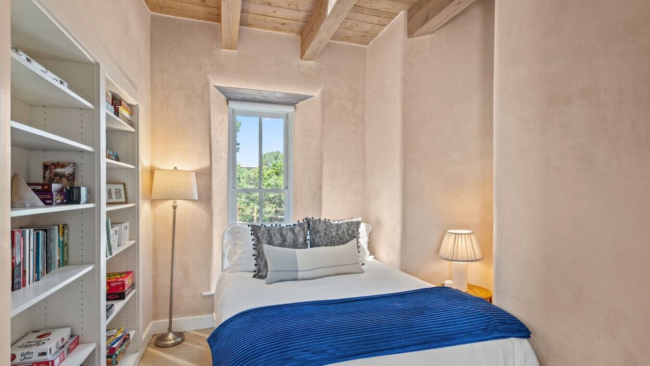 Photo of Bedroom in Tesuque Hills